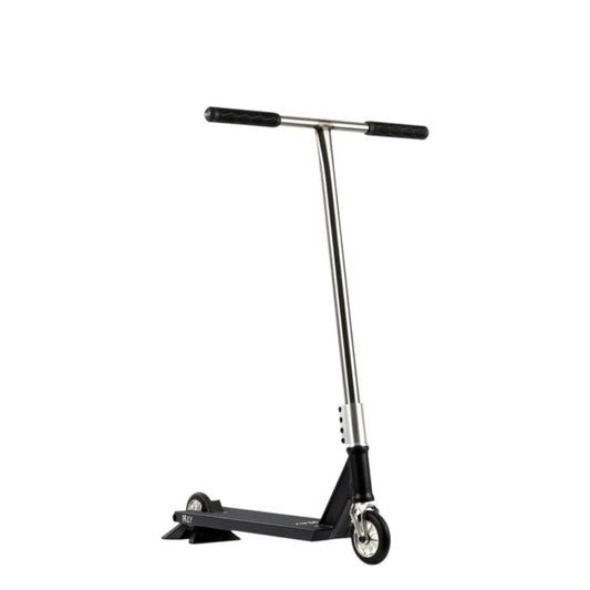 Scooter Prey Justice negro y plateado, vista completa