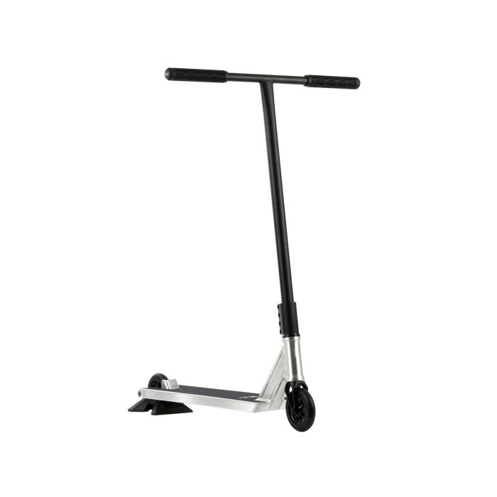Scooter Prey Justice con base plateada y manillar negro
